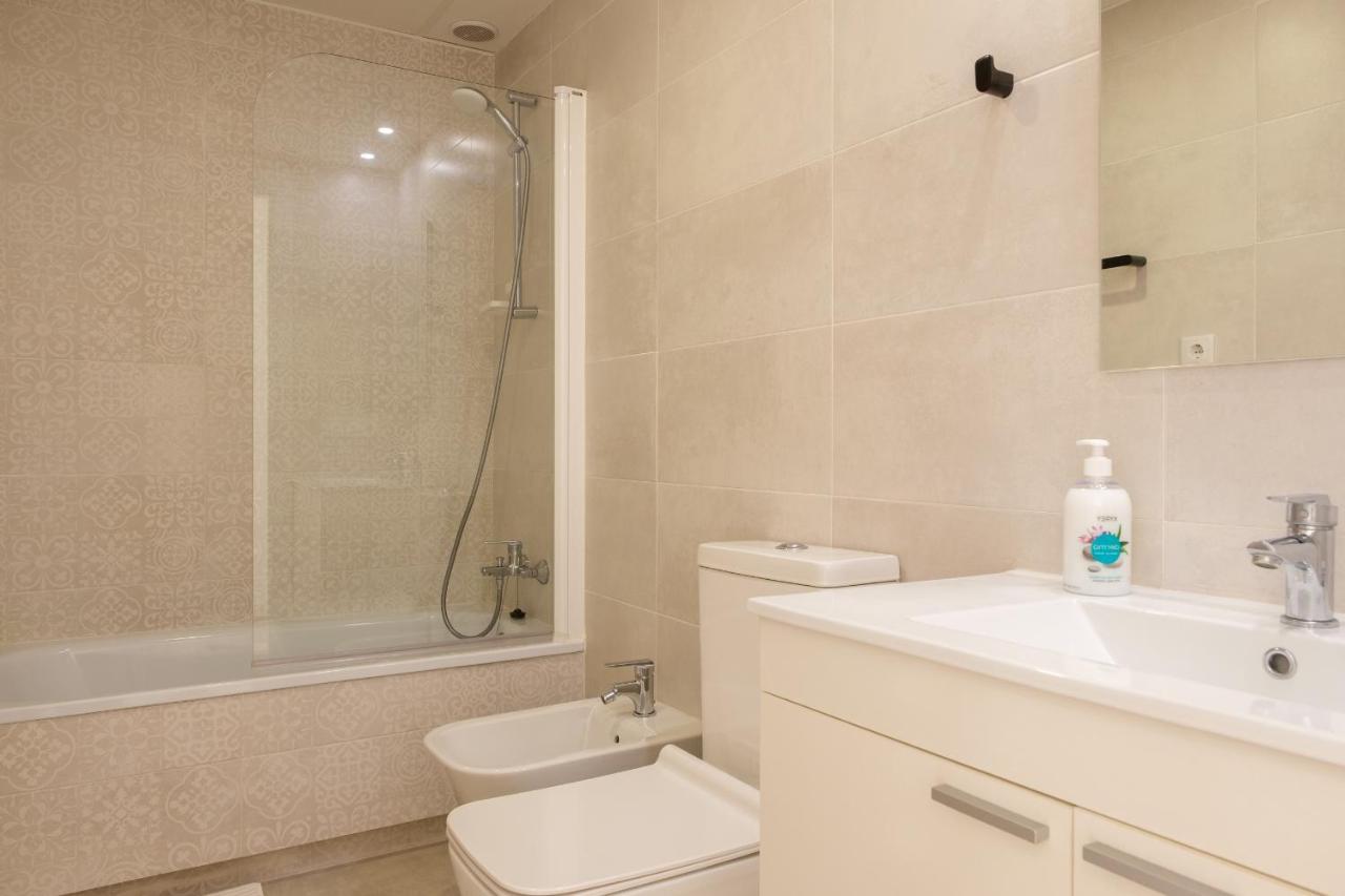 Bright, Brand New & Very Comfortable Apartment فالنسيا المظهر الخارجي الصورة